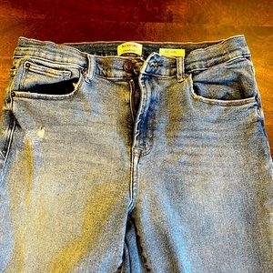 Kensie Jeans rugged style/ fringe ends/ankle length
